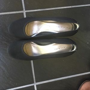 Tahari Pumps